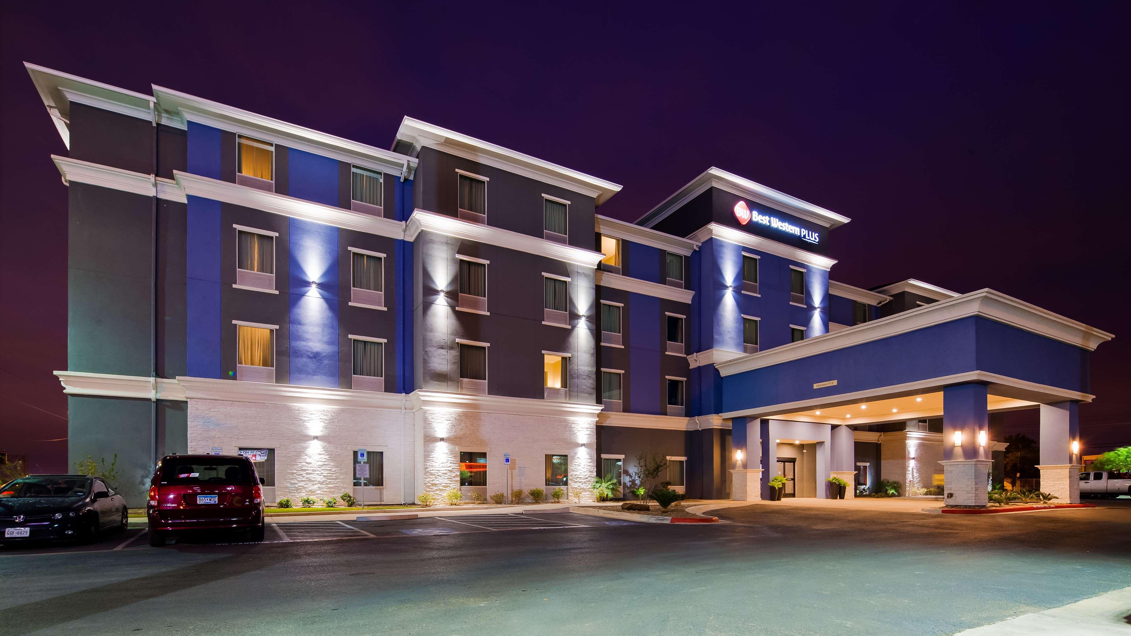 Best Western Plus Laredo Inn & Suites Exterior photo